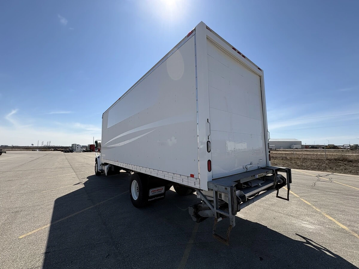 2018 Freightliner M2 106 in Mississauga, ON — photo 7