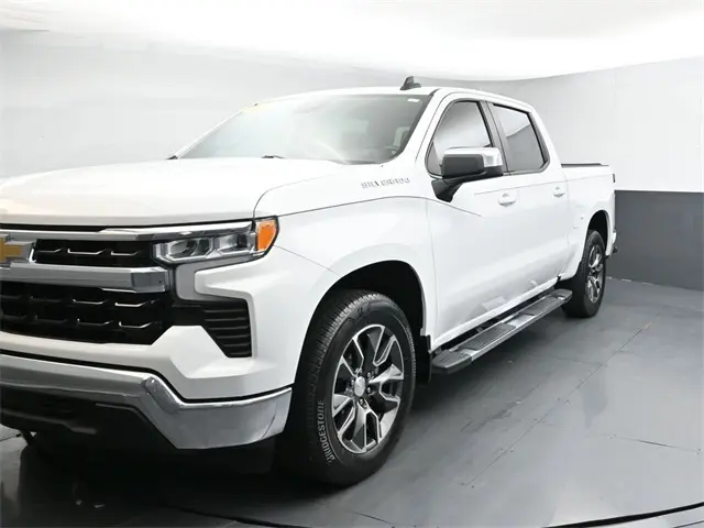 2022 Chevrolet Silverado 1500 LT photo 4