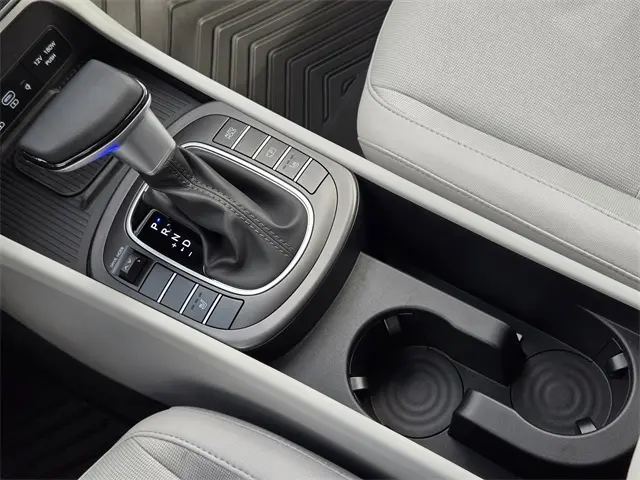 2026 Hyundai Kona SEL photo 18