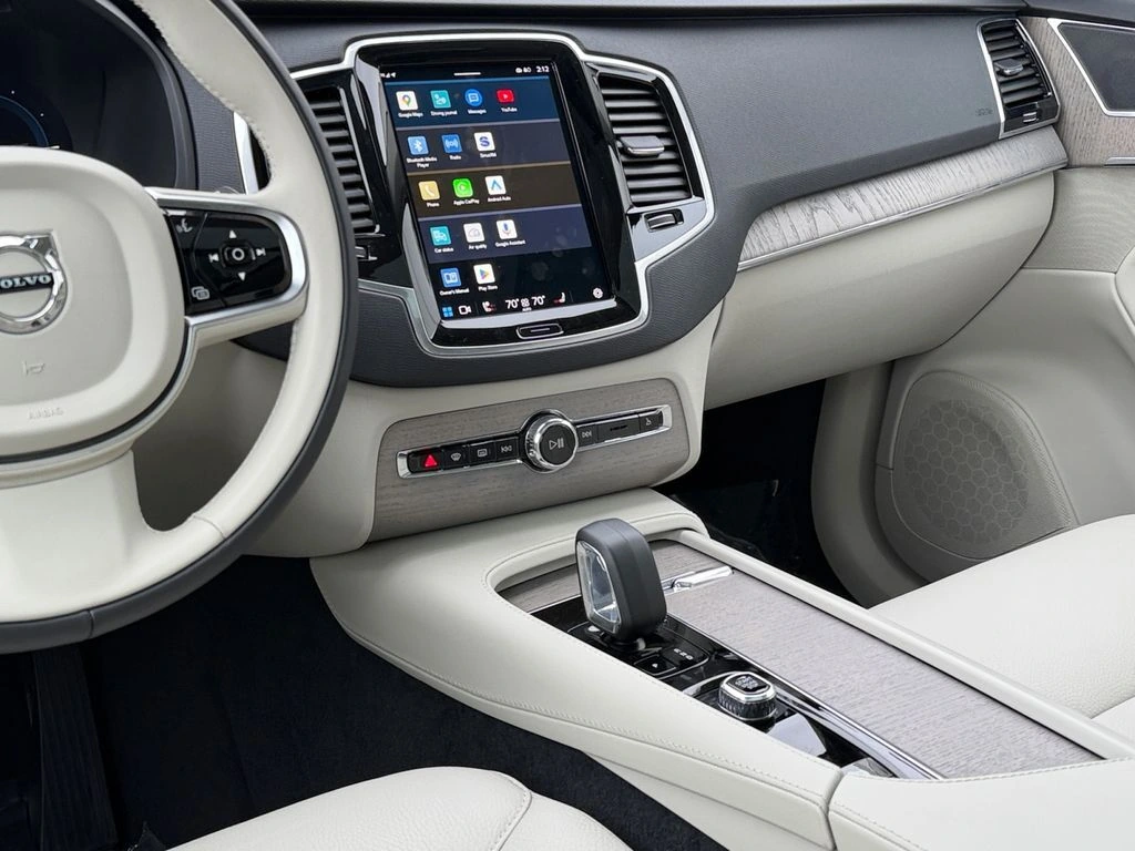 2025 Volvo - image 13