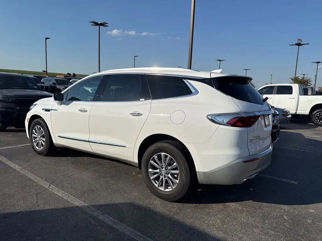 2024 Buick Enclave Premium photo 3