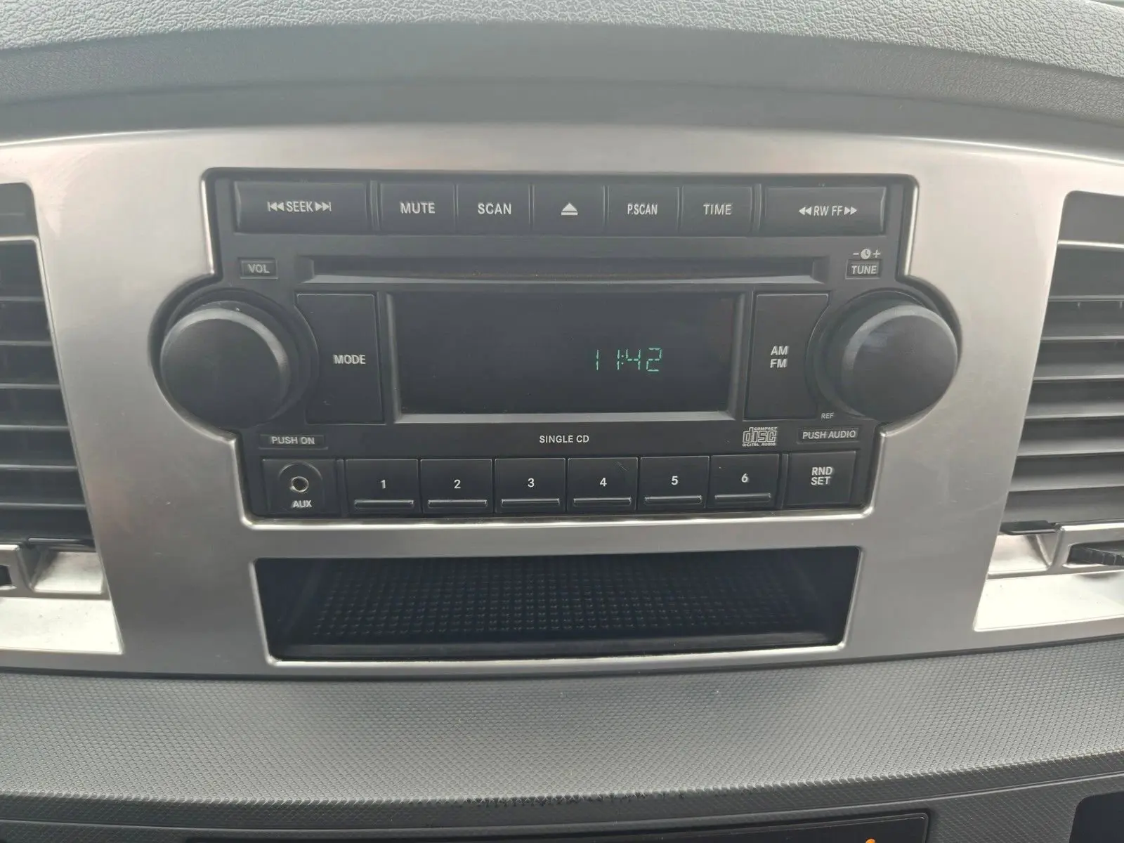 2008 Dodge Ram SLT photo 18