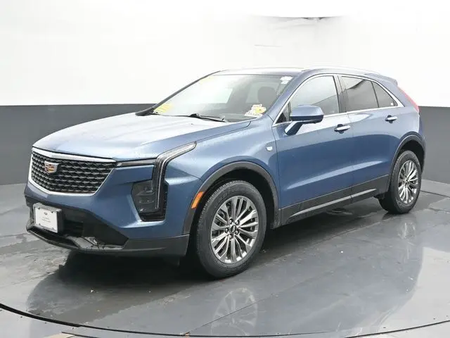2025 Cadillac XT4 Premium Luxury photo 4