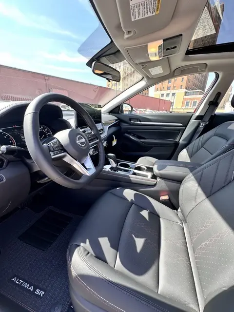 2025 Nissan Altima 2.5 SR photo 21