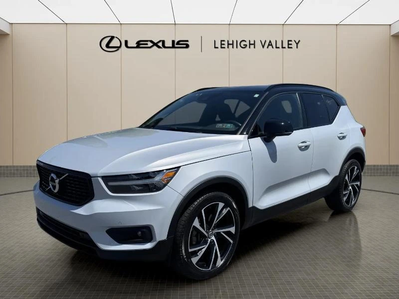 2020 Volvo XC40 T5 R-Design AWD's photo