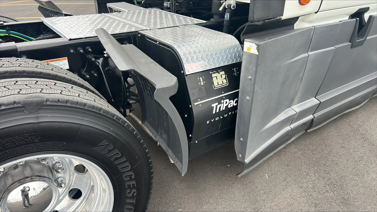 2022 Freightliner Cascadia - image 4