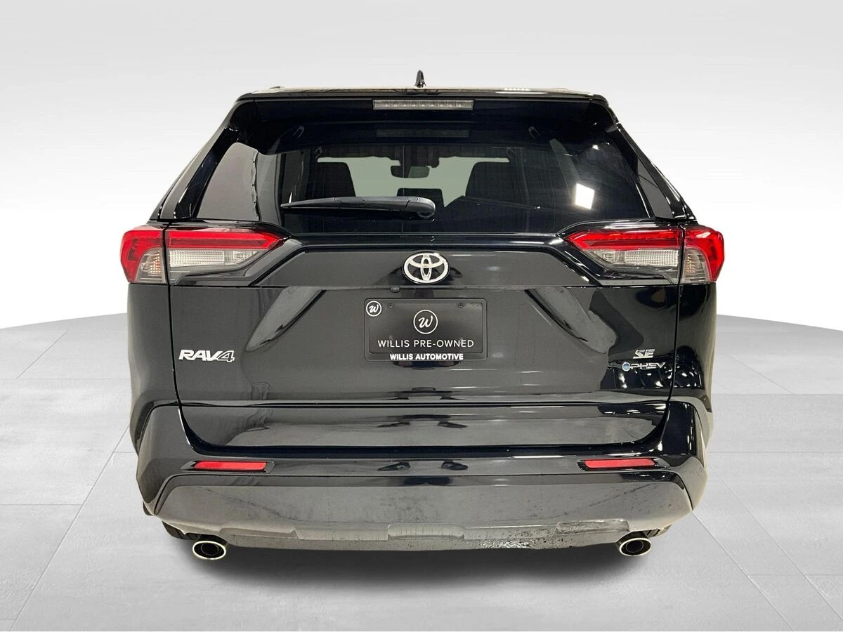 2025 Toyota RAV4 SE - Photo 6