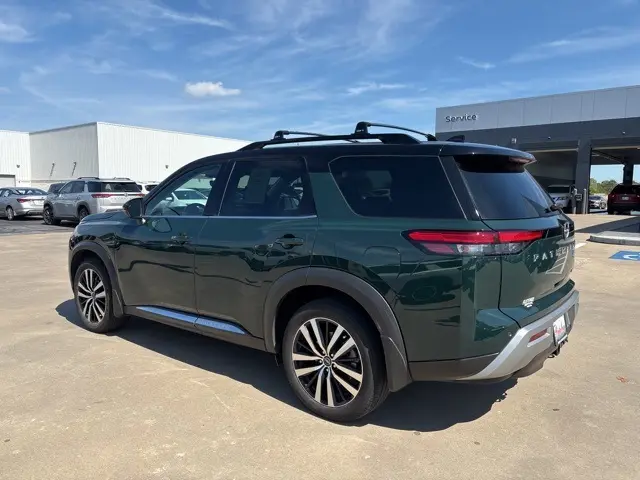 2024 Nissan Pathfinder Platinum photo 4