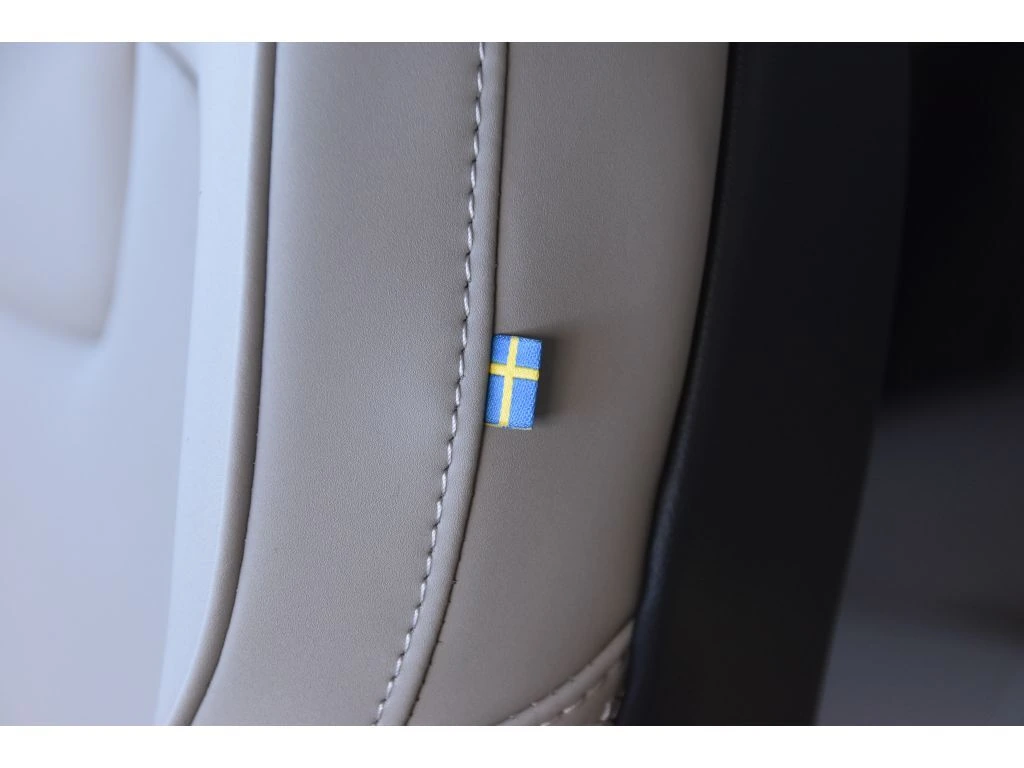 2026 Volvo - image 40