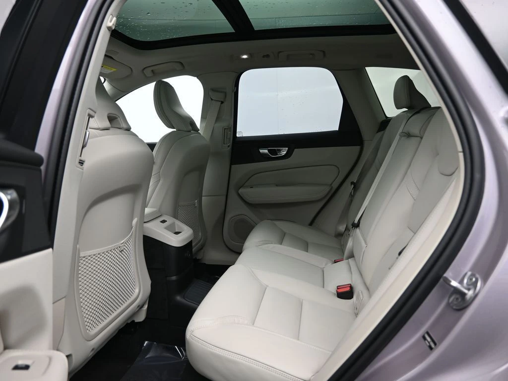 2026 Volvo - image 24