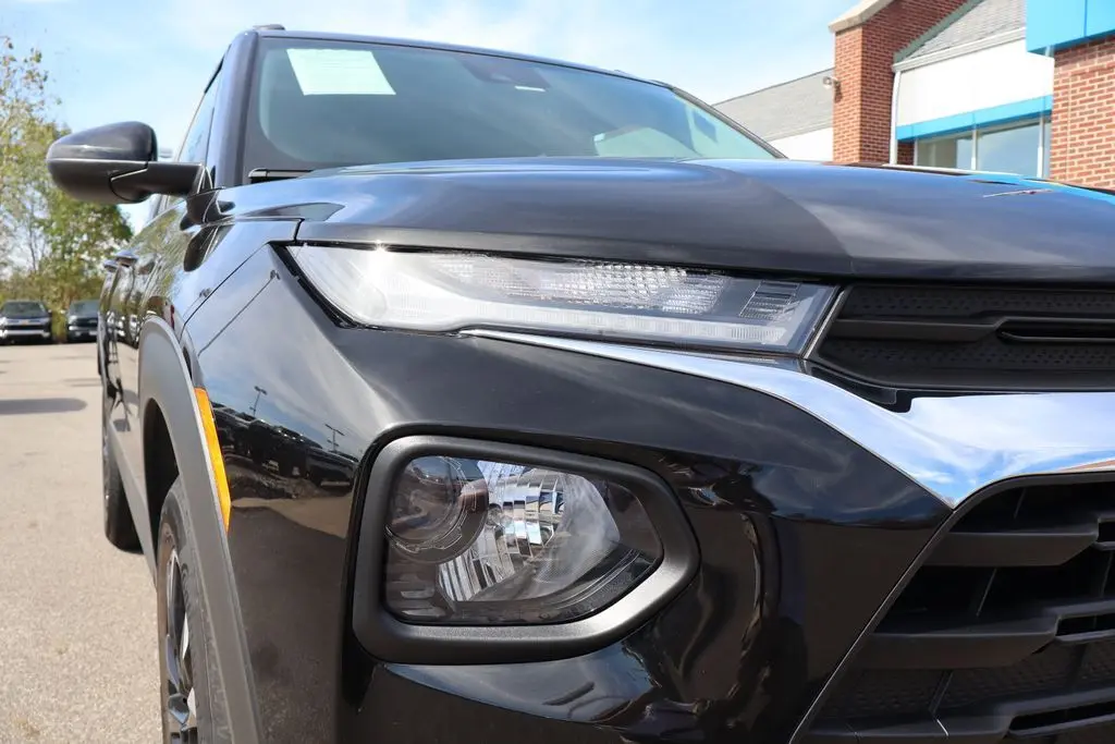 2022 Chevrolet Trailblazer LT photo 2