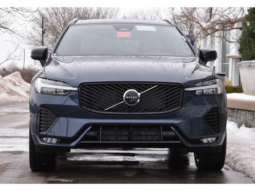 2026 Volvo - image 8