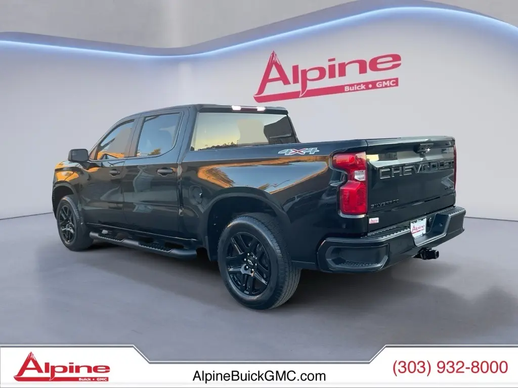 2023 Chevrolet Silverado 1500 Custom photo 3