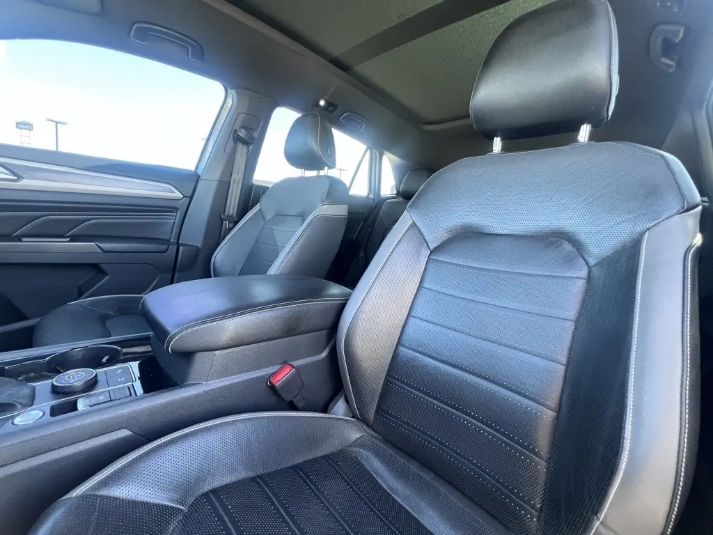 2020 Volkswagen Atlas Cross Sport V6 SEL Premium photo 8
