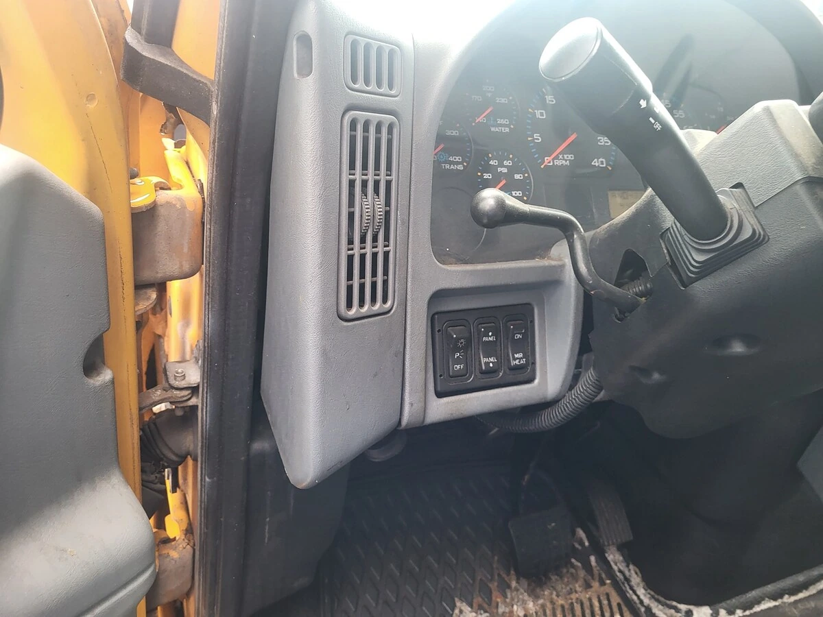 2005 International - image 46