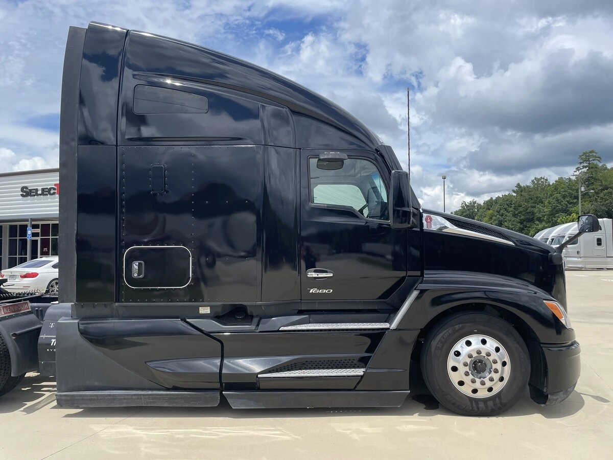 2023 Kenworth T680 — photo 6