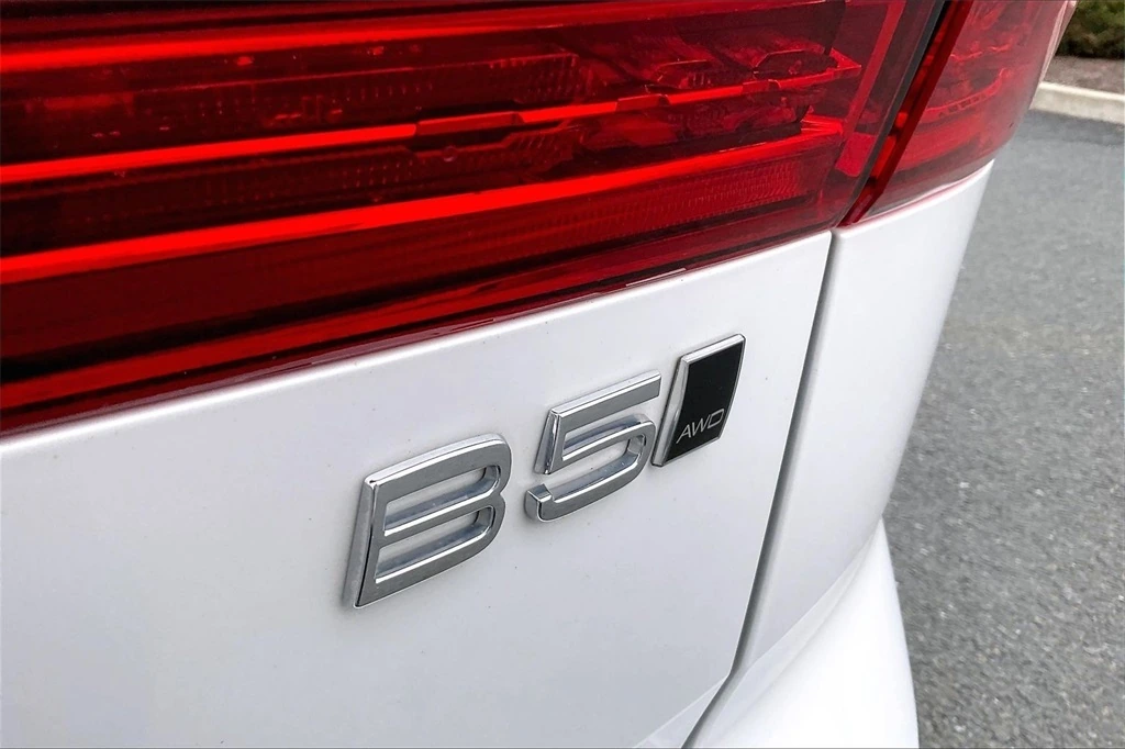 2023 Volvo - image 23