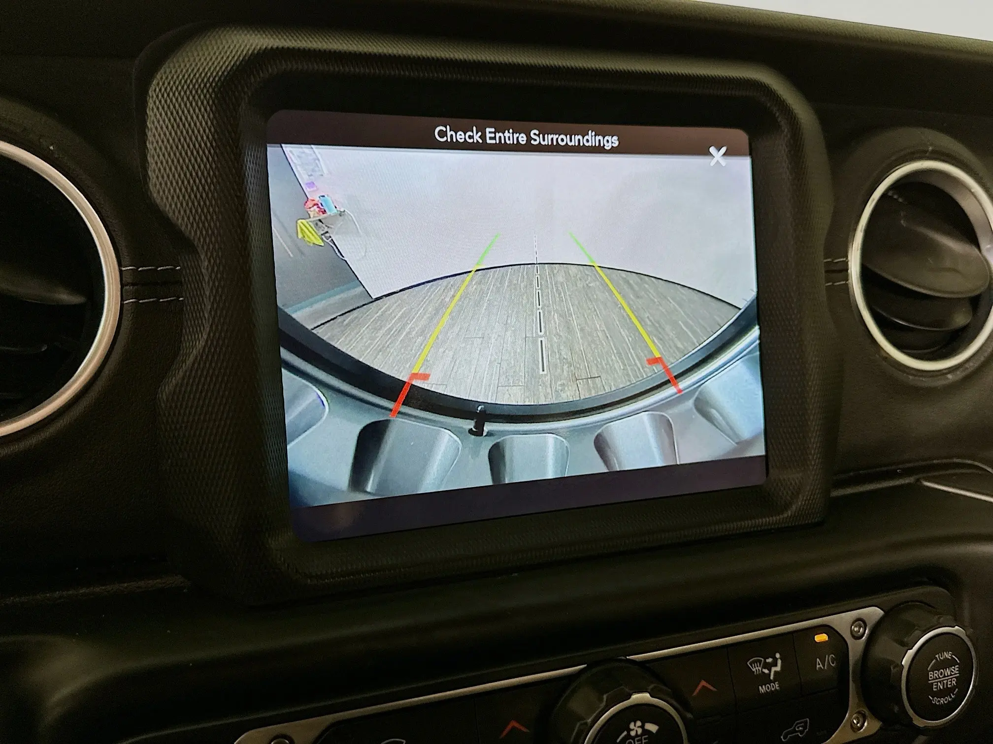 2019 Jeep Wrangler Unlimited Sahara photo 30