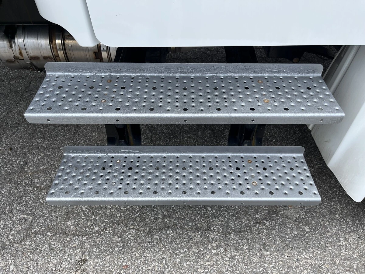 2023 Freightliner M2 106 — photo 5