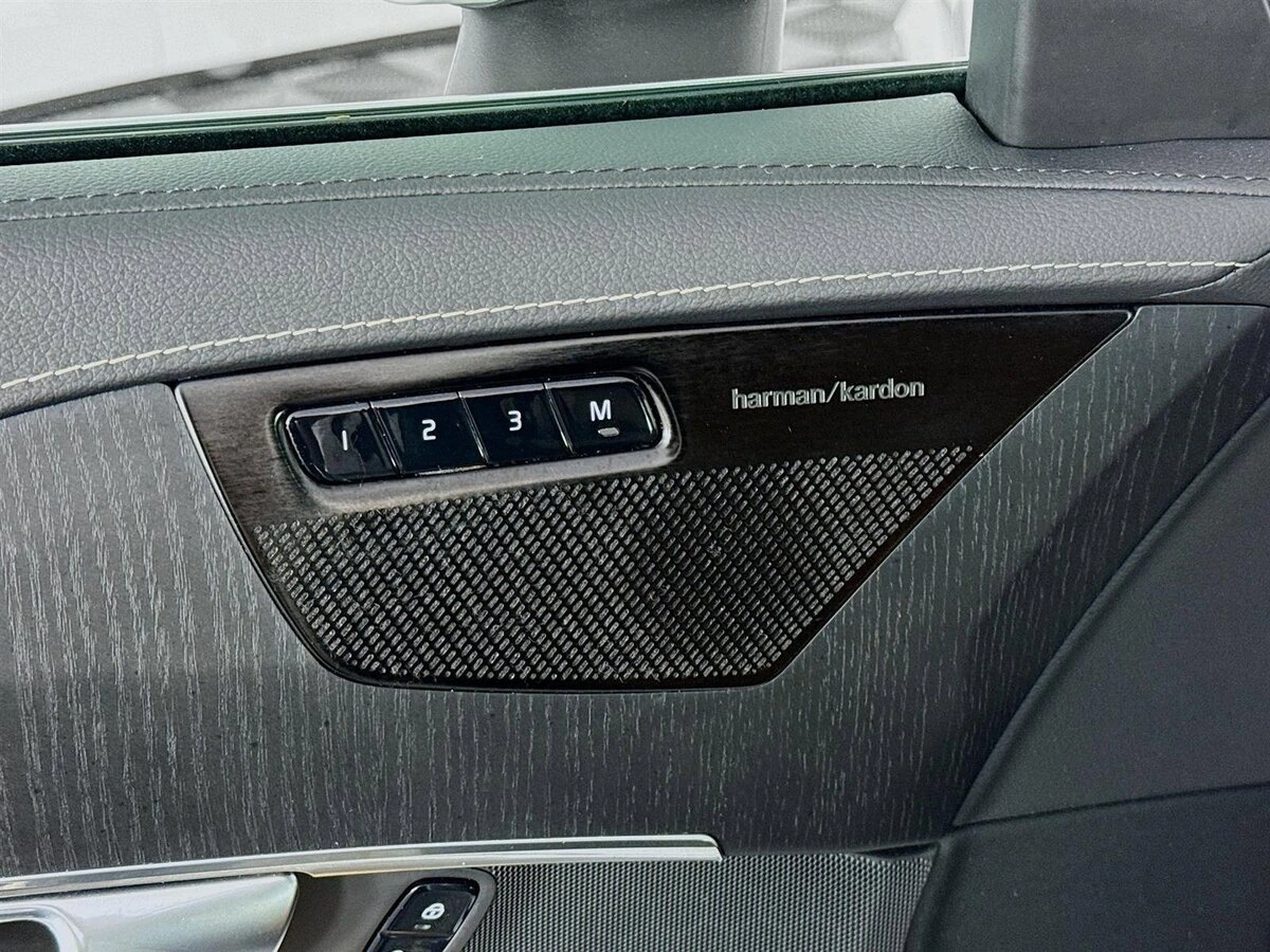 2022 Volvo - image 21