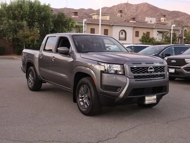 2025 Nissan Frontier SV's photo
