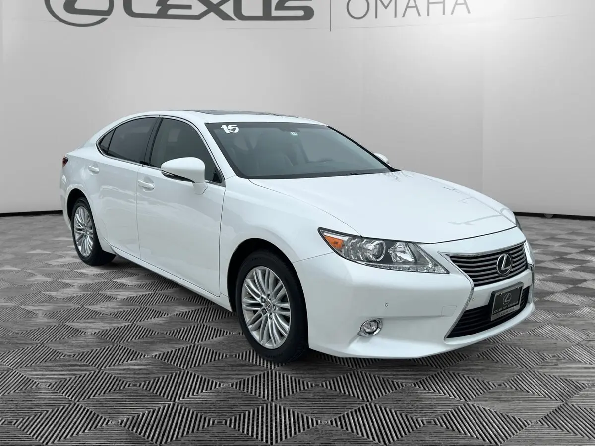 2015 Lexus ES 350's photo