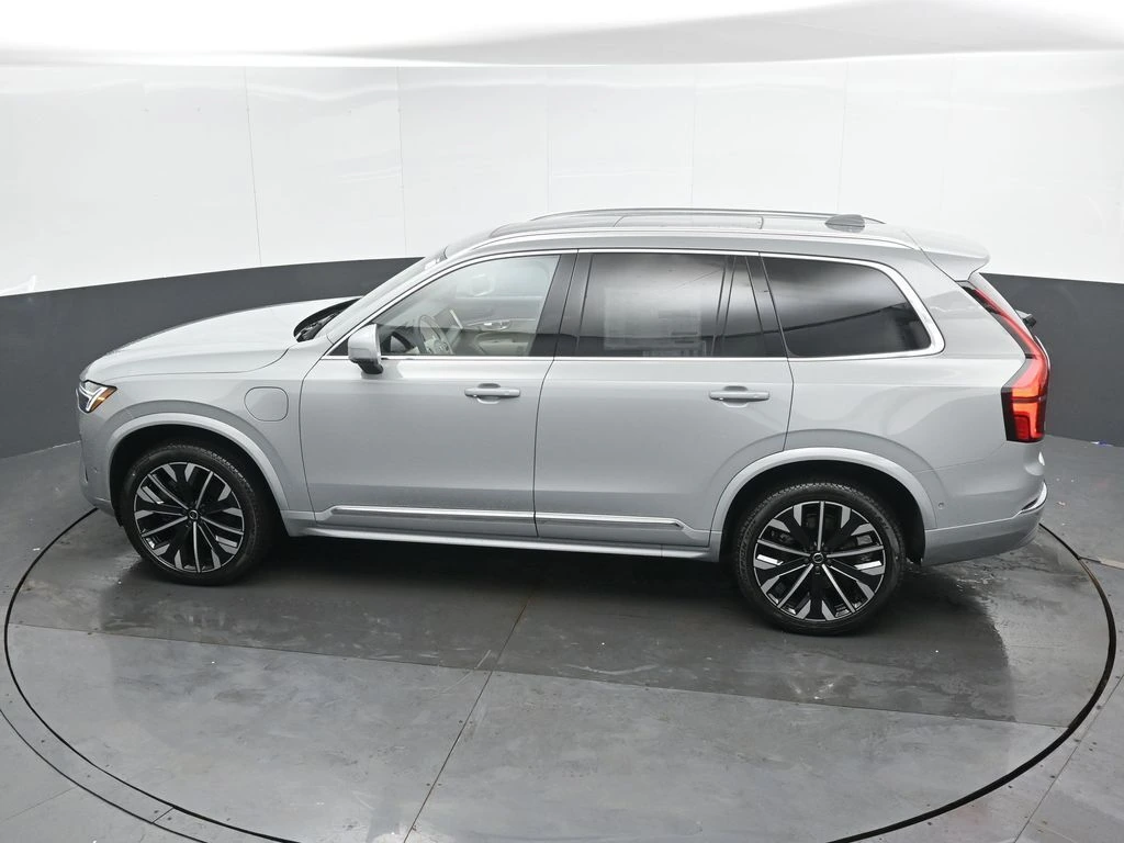 2026 Volvo - image 36
