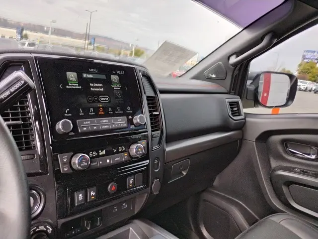 2023 Nissan Titan PRO-4X photo 11