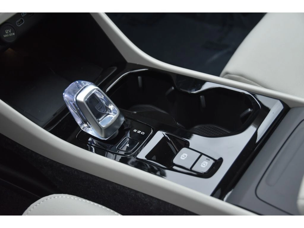 2026 Volvo - image 34