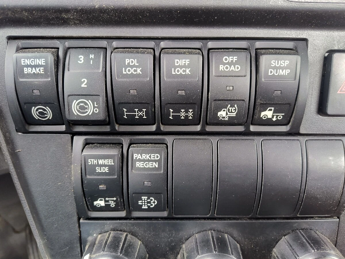 2022 International LT in Marshfield, WI — photo 7