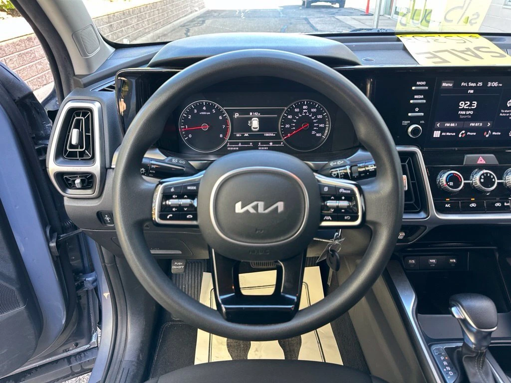 2022 Kia Sorento LX - Photo 40