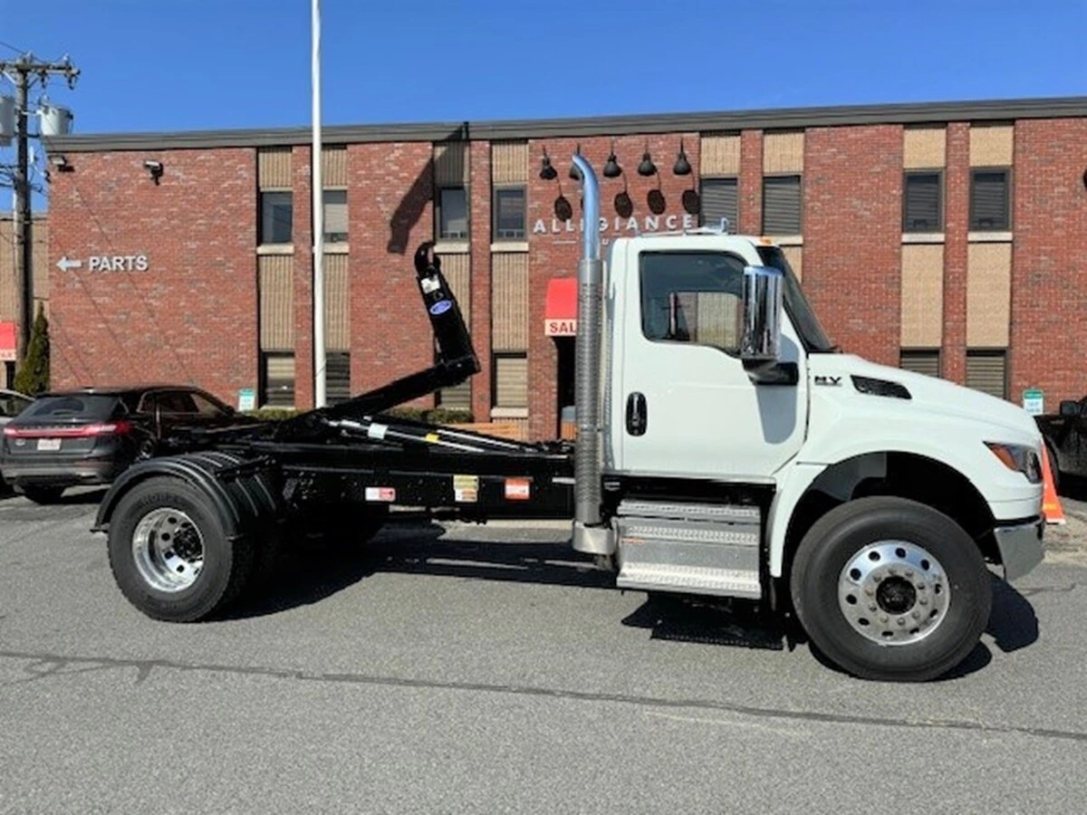 2025 International MV — photo 2