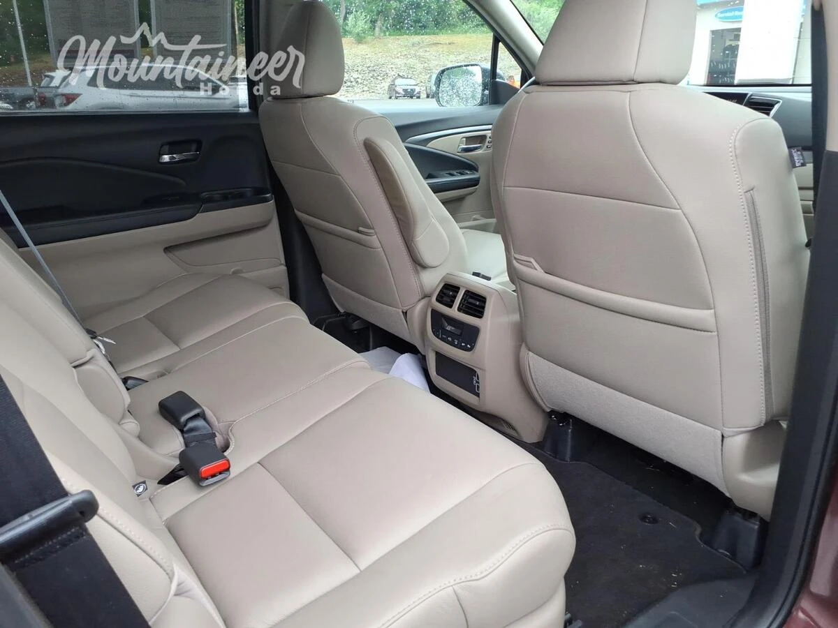 2022 Honda Pilot SE - Photo 25