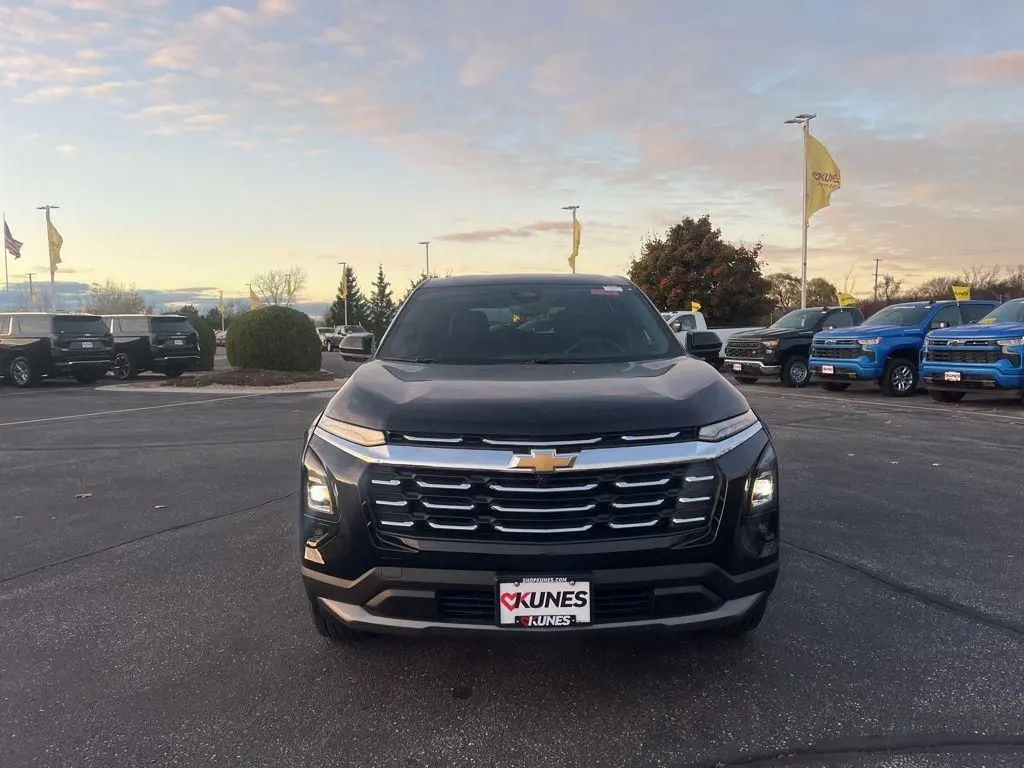 2026 Chevrolet Equinox LT photo 2