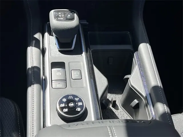2025 Nissan Pathfinder SV photo 15