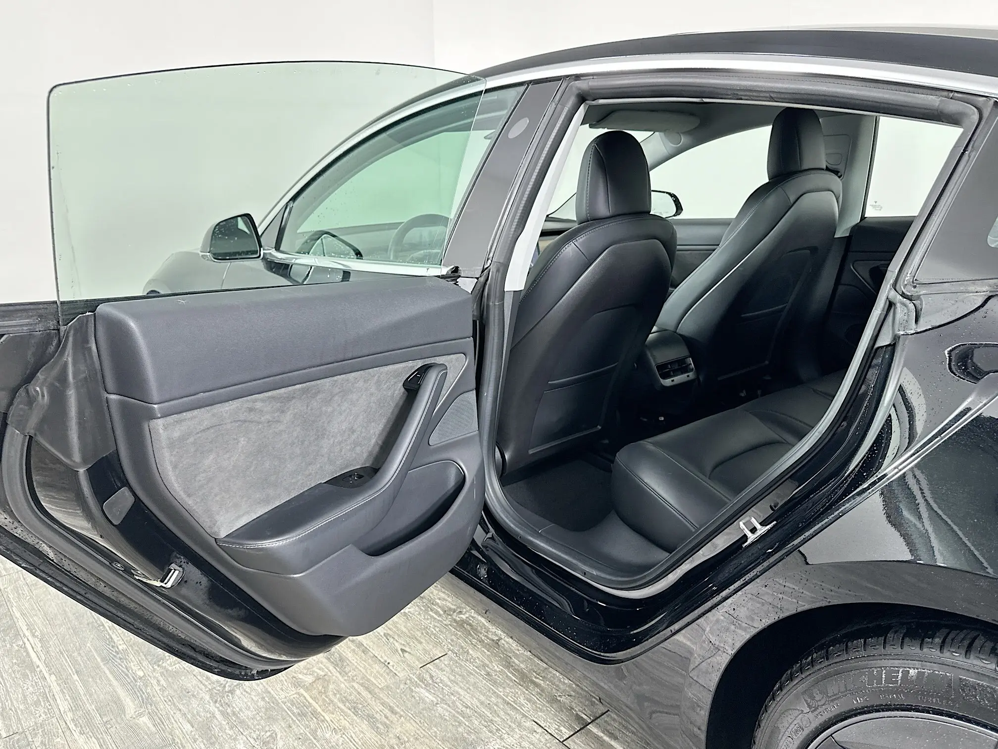 2018 Tesla Model 3 Long Range photo 10