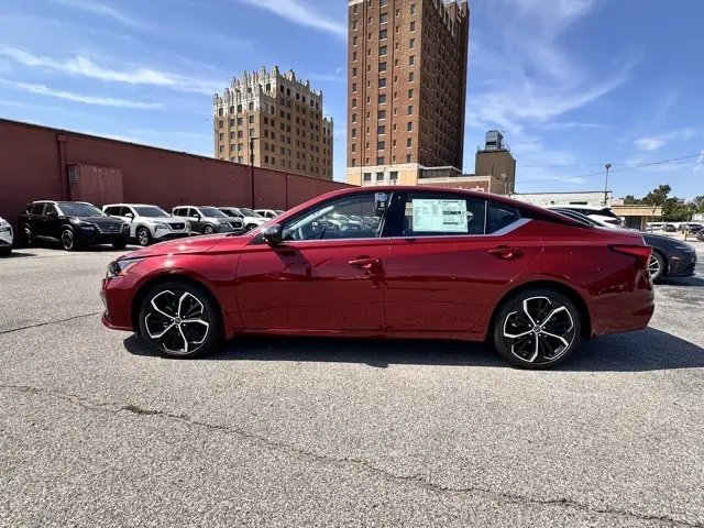 2025 Nissan Altima 2.5 SR photo 5