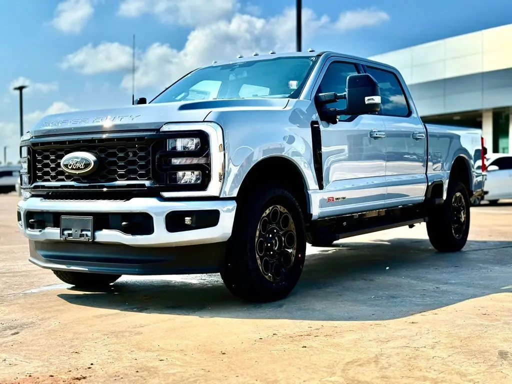 2025 Ford F-250 photo 3