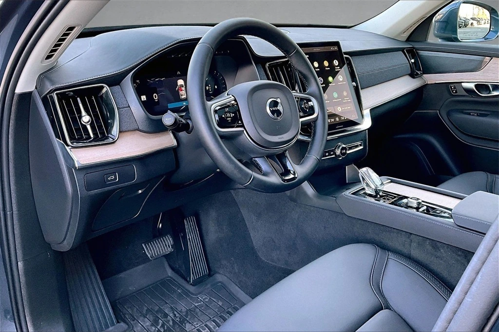 2026 Volvo - image 17