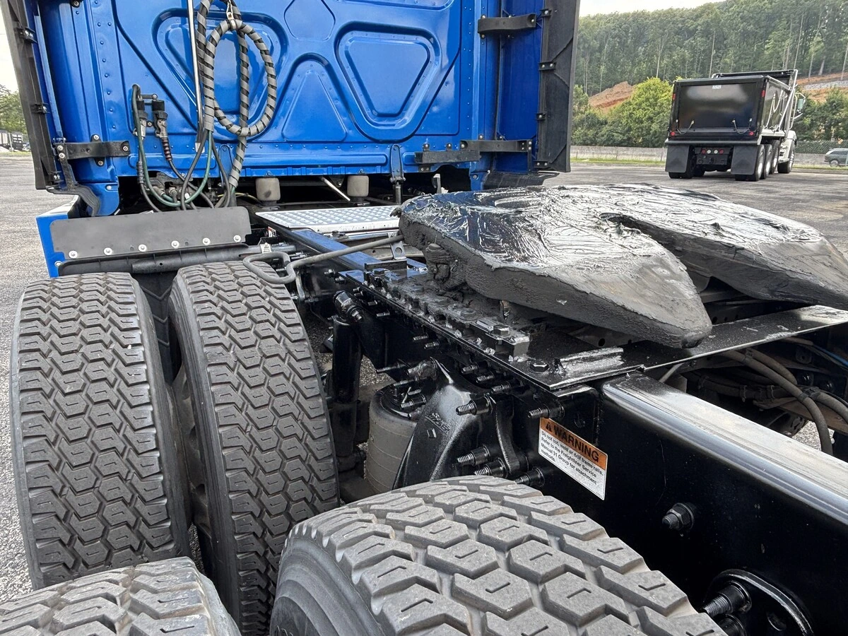 2022 Freightliner Cascadia — photo 6