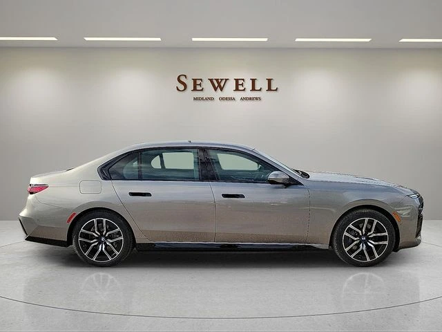 2026 BMW 7 Series 750e - Photo 6