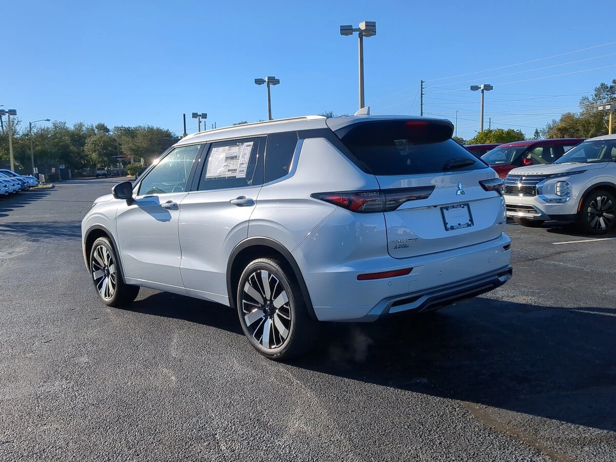 2026 Mitsubishi Outlander SEL - Photo 8