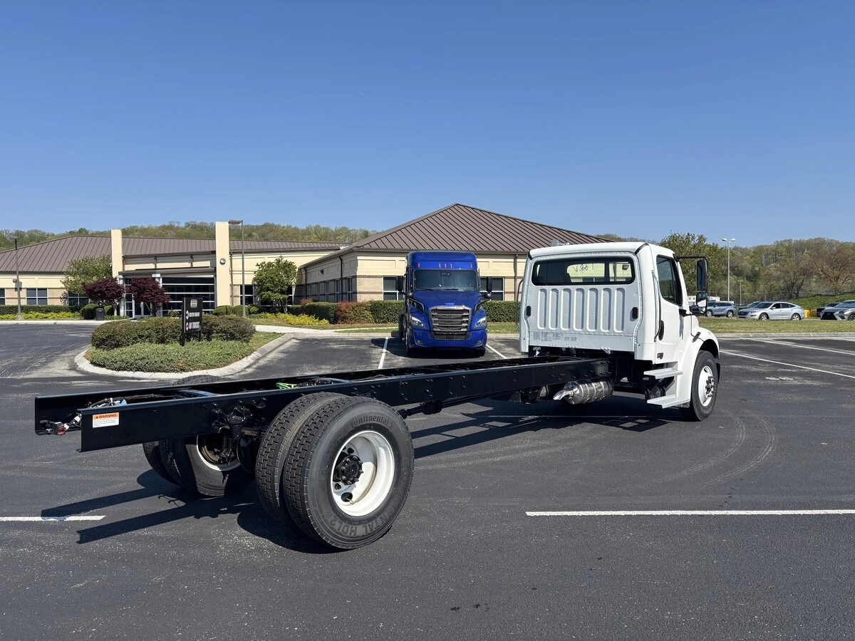 2026 Freightliner M2 106 — photo 5