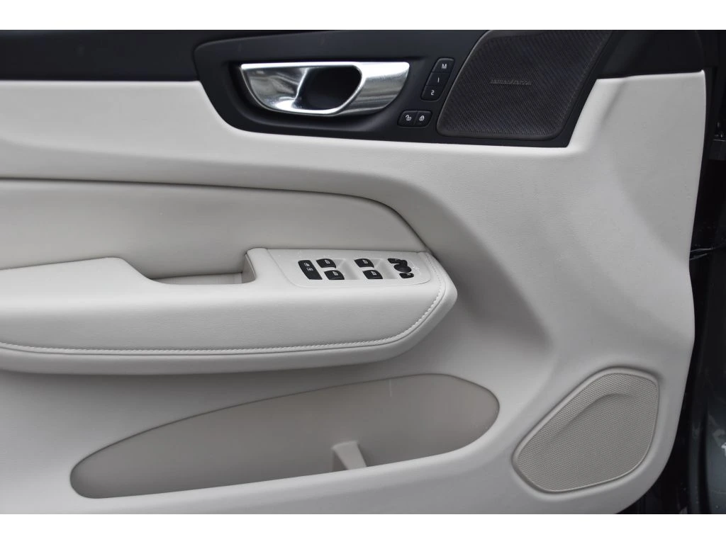 2026 Volvo - image 26