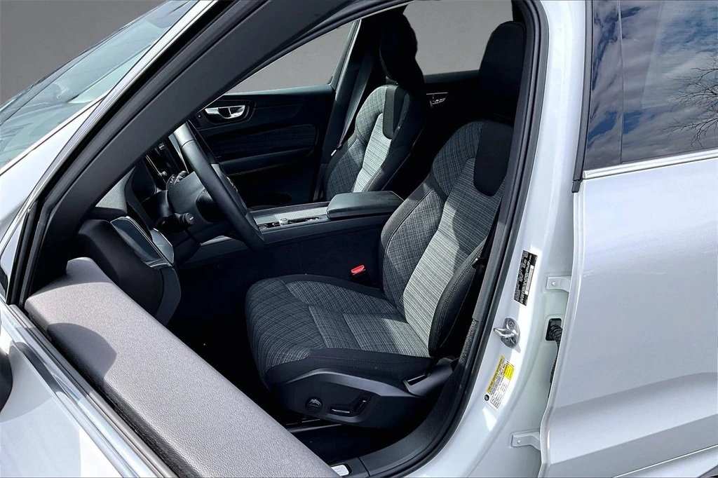 2023 Volvo - image 20