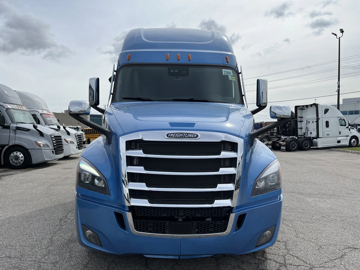 2026 Freightliner Cascadia — photo 2