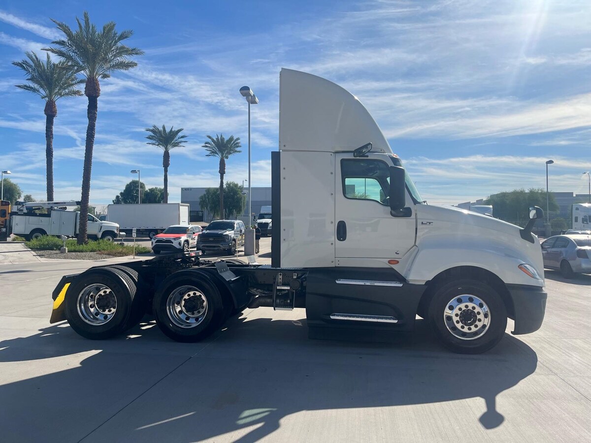 2022 International LT in Phoenix, AZ — photo 6
