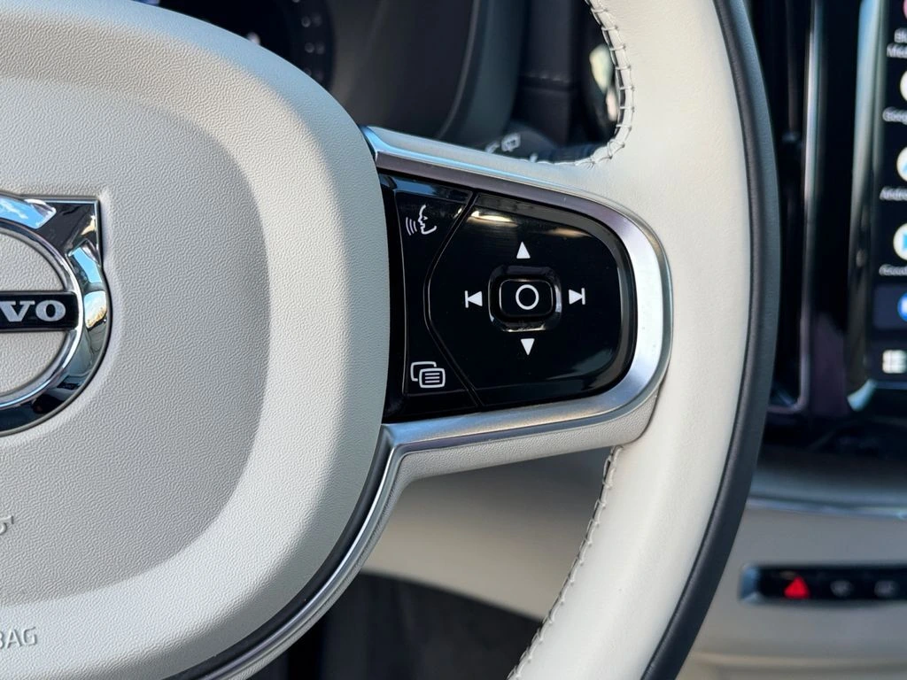 2023 Volvo - image 19