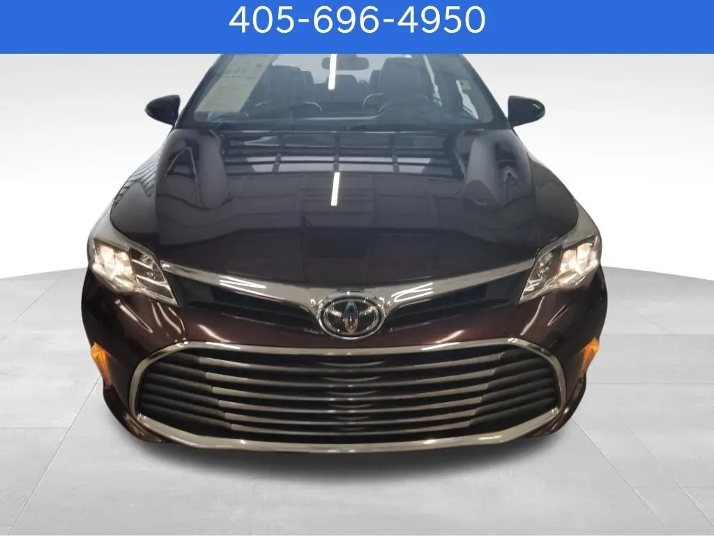 2017 Toyota Avalon XLE photo 2