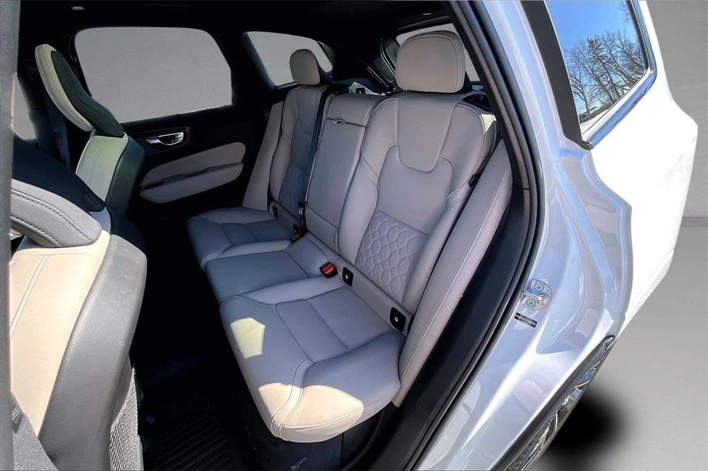 2026 Volvo - image 22